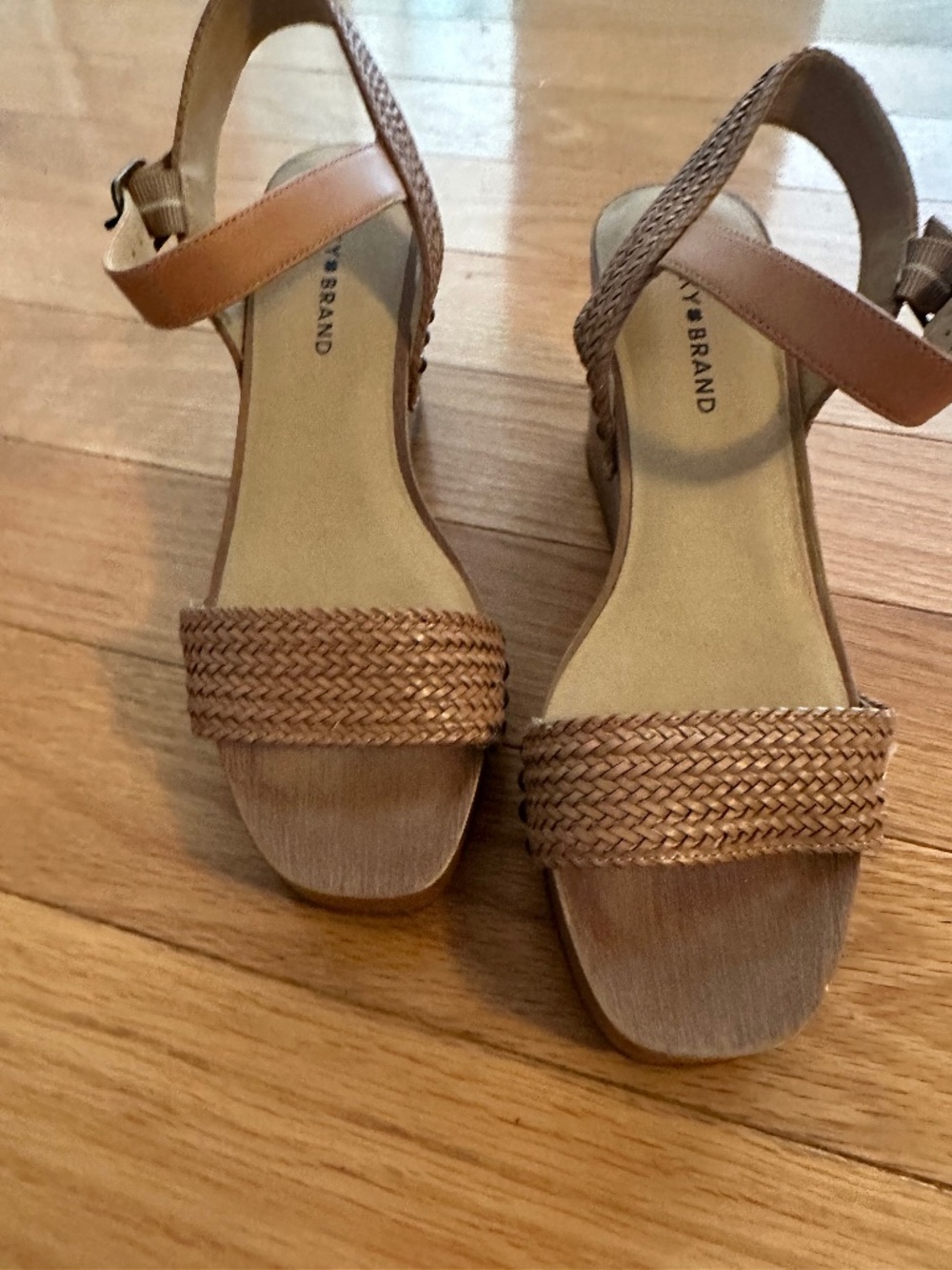Lucky Brand Sandal size 8.5 tan